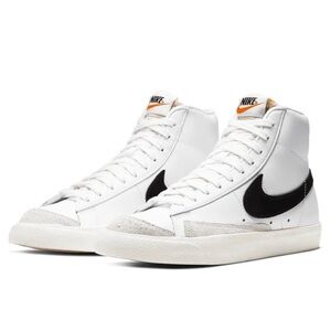 Women’s NIKE BLAZER MID '77 VNTG sneakers in white/black/snail SIZE 10